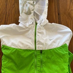 Nike light weight running wind breaker S:L
